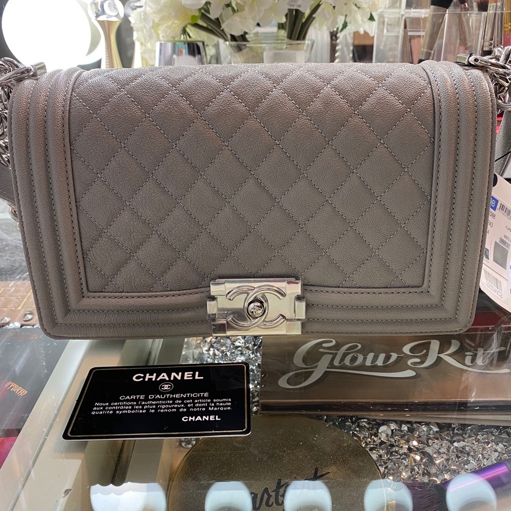 SOLD ❤️ Chanel old medium boy grey